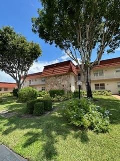 view of front of home with a front lawn