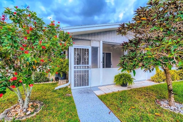 property entrance featuring a yard