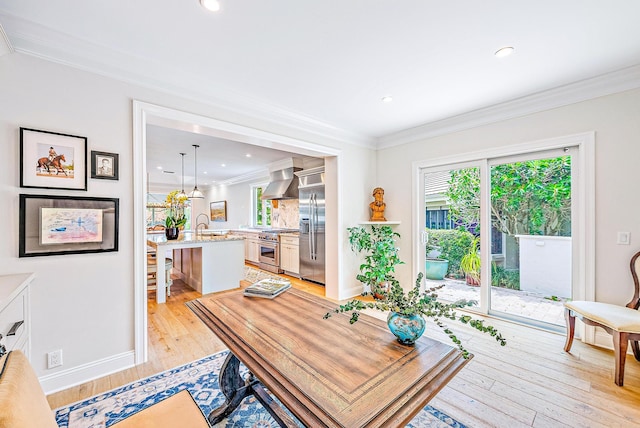 18587 SE Ferland Ct, Jupiter, FL 33469 - dining space with baseboards, light wood-style flooring, recessed lighting, and crown molding