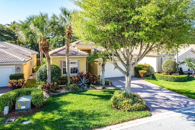 view of front of home featuring a front yard