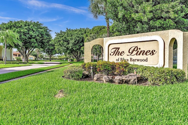 community sign with a lawn