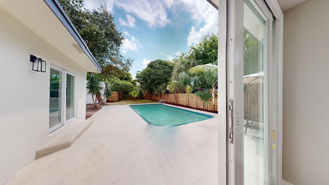 view of swimming pool featuring a patio