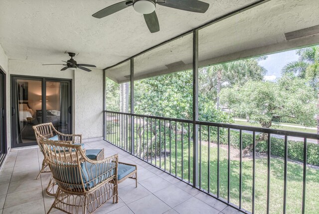 15 Lexington Ln E Unit G, Palm Beach Gardens, FL 33418 - sunroom featuring a ceiling fan