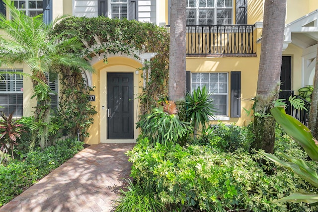 entrance to property with a balcony