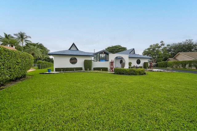 view of front of home with a front lawn