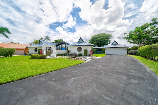 view of front of home featuring a front lawn