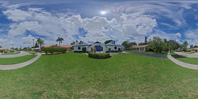 view of front of home featuring a front lawn