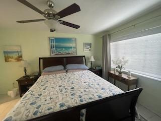 bedroom featuring a ceiling fan