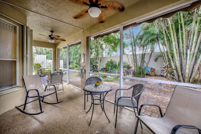 sunroom with ceiling fan