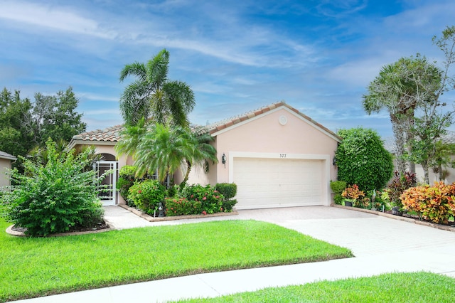 view of front of home featuring a front yard and a garage