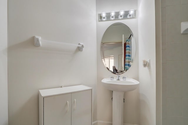 8010 Carnoustie Pl Unit 4022, Port Saint Lucie, FL 34986 - full bath featuring a shower with curtain