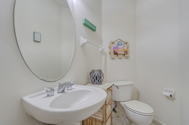 bathroom featuring toilet and sink