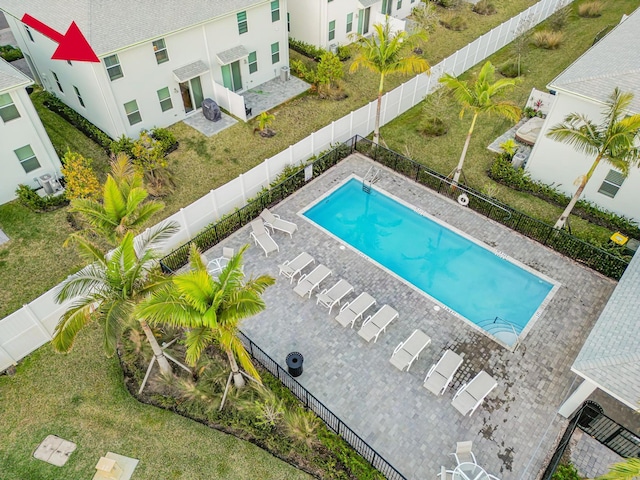 view of swimming pool