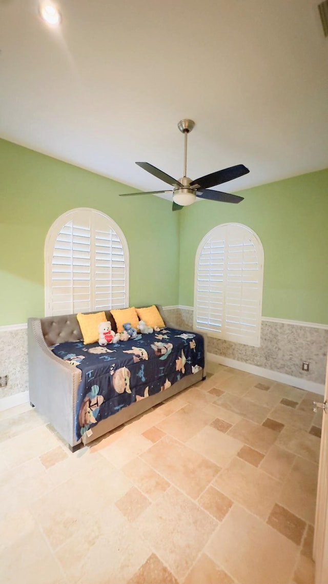 bedroom with ceiling fan