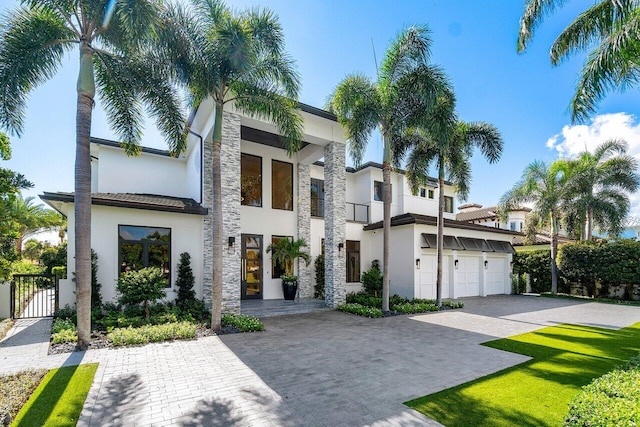 view of front of home with a front lawn