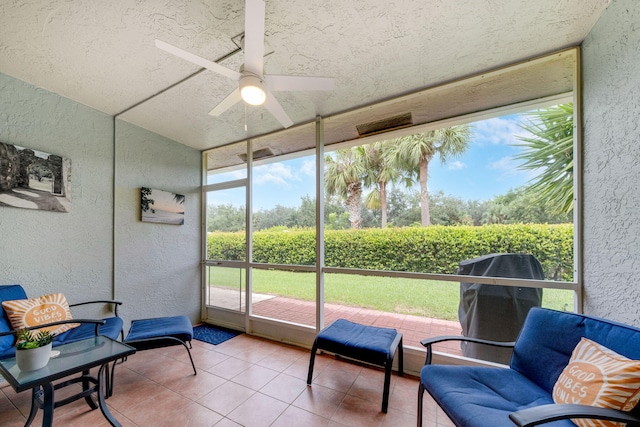 sunroom with ceiling fan