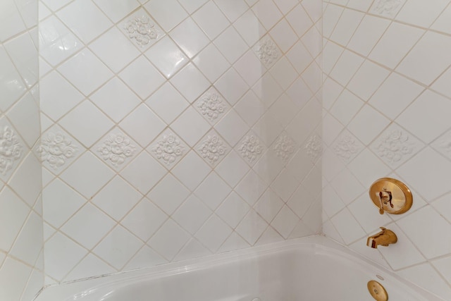 119 Club Dr, Palm Beach Gardens, FL 33418 - full bath featuring shower / bath combination
