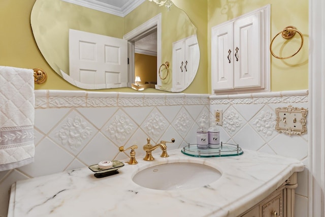 119 Club Dr, Palm Beach Gardens, FL 33418 - bathroom featuring a wainscoted wall, vanity, and ornamental molding