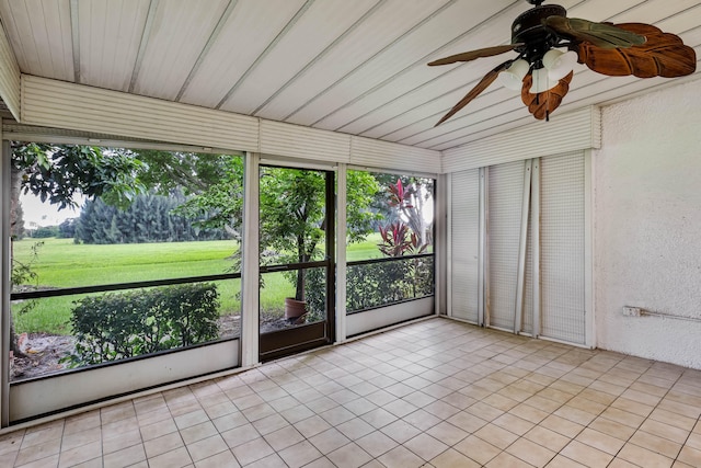 unfurnished sunroom with ceiling fan