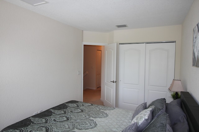 bedroom featuring carpet and a closet