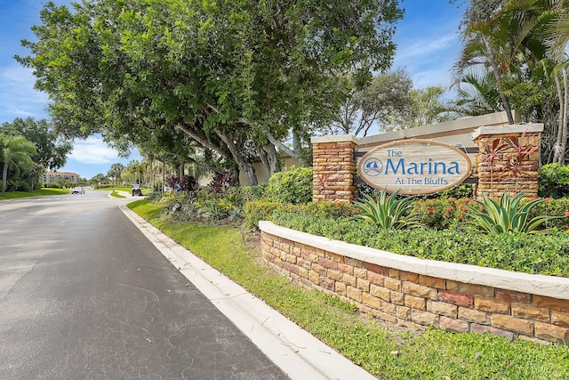 view of community / neighborhood sign