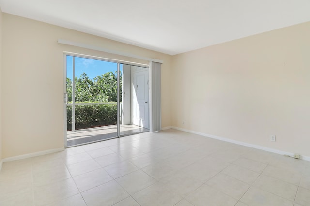 empty room featuring light tile patterned flooring