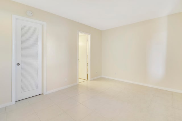 empty room featuring light tile patterned floors