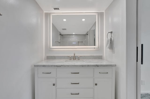 bedroom with connected bathroom, ceiling fan, light colored carpet, and a barn door