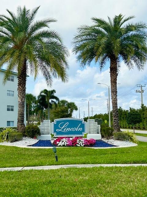 community sign featuring a lawn