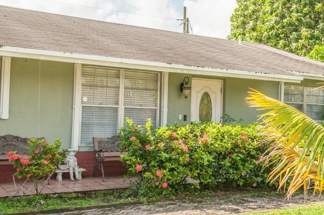 property entrance featuring covered porch