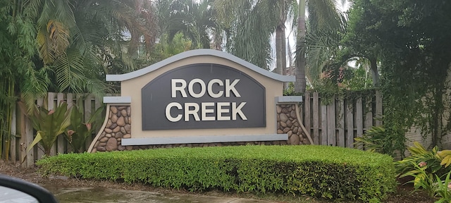 view of community / neighborhood sign