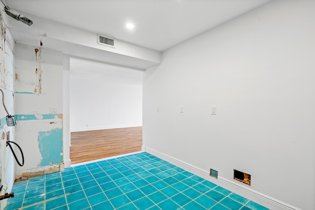 laundry area featuring hardwood / wood-style floors