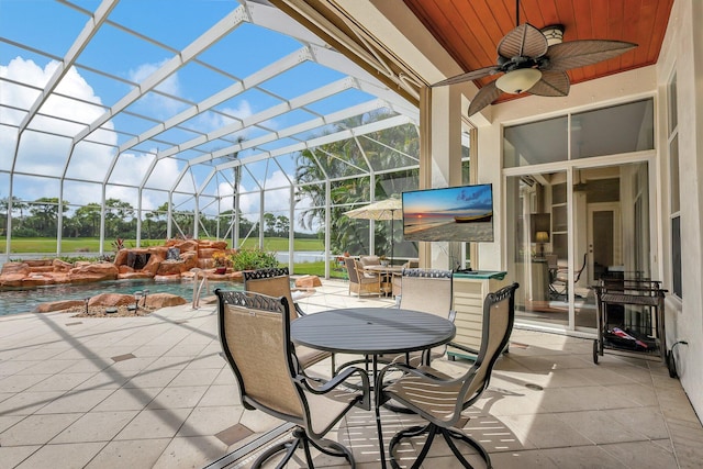 view of patio featuring a swimming pool with hot tub, pool water feature, a lanai, and ceiling fan