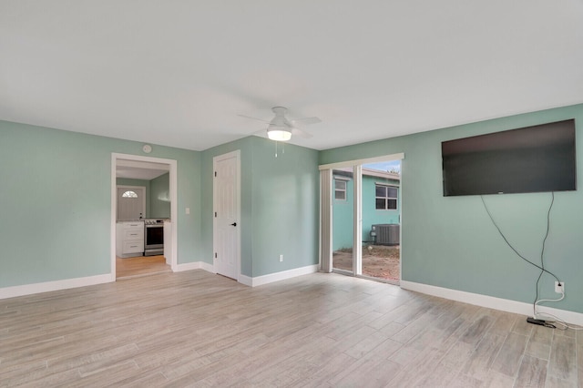 empty room featuring light hardwood / wood-style floors and ceiling fan