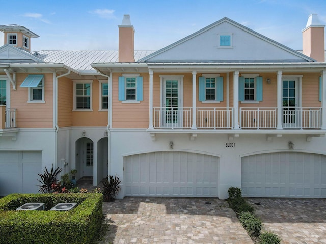 view of front of house featuring a garage