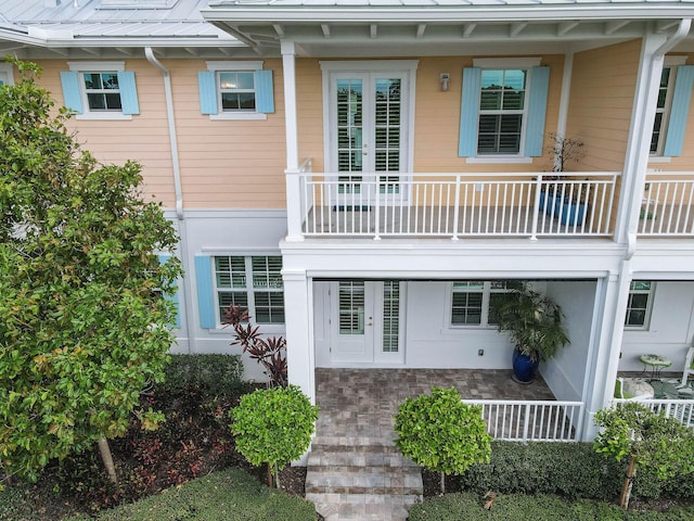 exterior space featuring a balcony