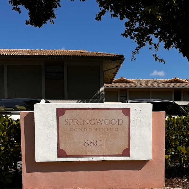 view of community / neighborhood sign