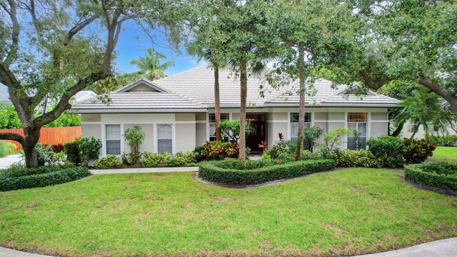 single story home with a front yard