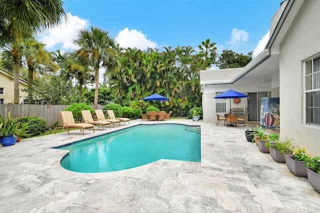 view of pool with fence, outdoor dining area, a fenced in pool, and a patio area