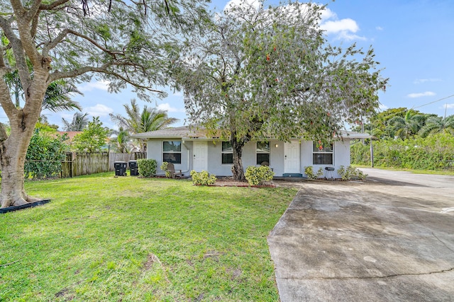 view of front of property with a front yard