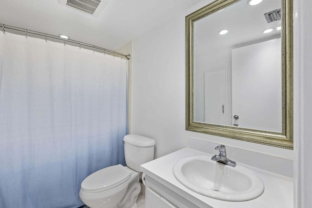 bathroom with a shower with curtain, vanity, and toilet