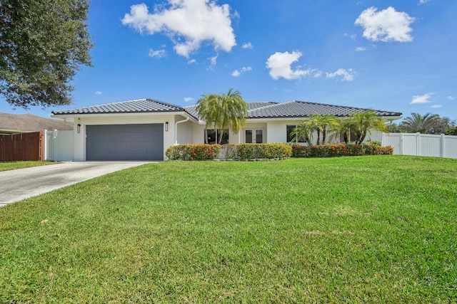 view of front of home featuring a front lawn and a garage