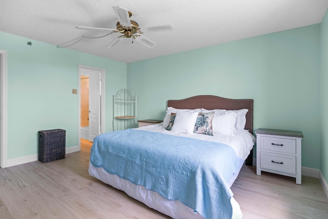 bedroom featuring a textured ceiling, light hardwood / wood-style floors, and ceiling fan