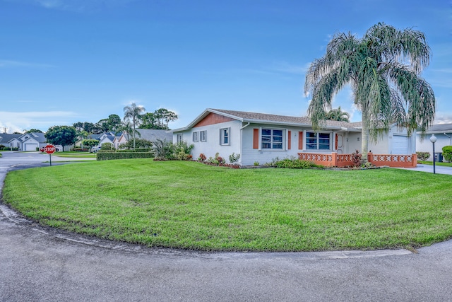 ranch-style house featuring a front yard