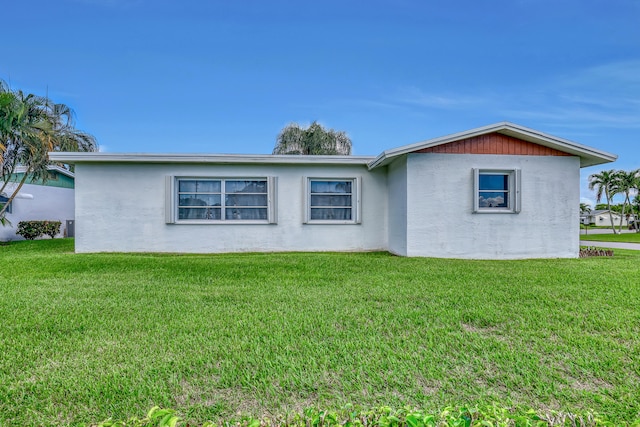 view of front of home with a front lawn