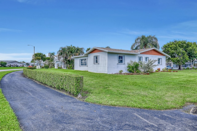 view of front of house with a front lawn