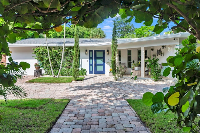 ranch-style home with covered porch