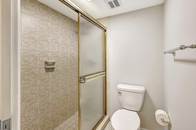 full bathroom featuring toilet, a stall shower, and visible vents