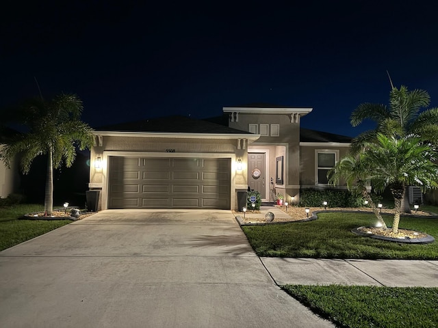 view of front of house featuring a yard and a garage