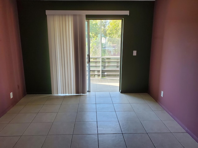 empty room featuring light tile patterned floors